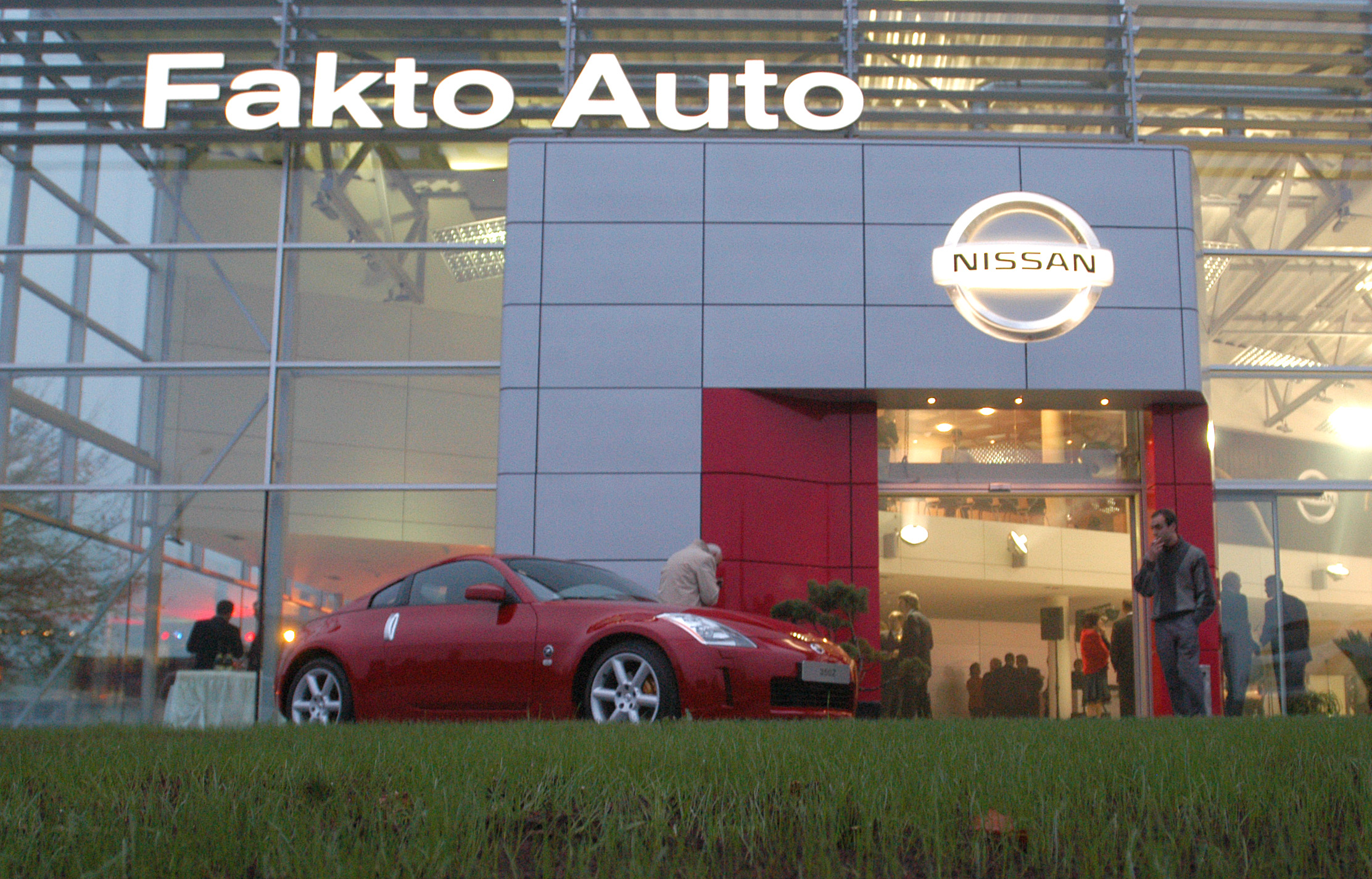 NISSAN SALONAS